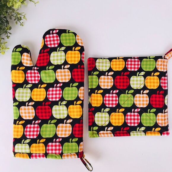 One Oven Mitt and One Potholder, Apples and Gingham Print, 2 Pc Baking Gift Set - Picture 4 of 6